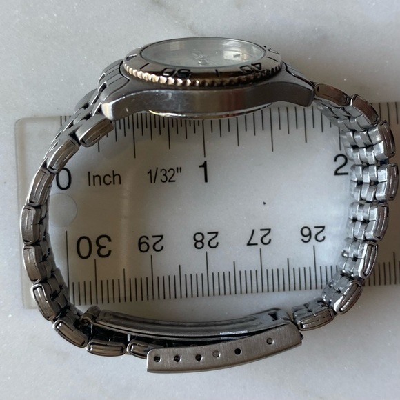 Citizen Quartz WR100 Watch Unisex - Picture 4 of 9